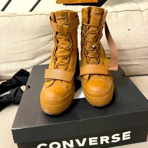Converse boots size 9.5 brown